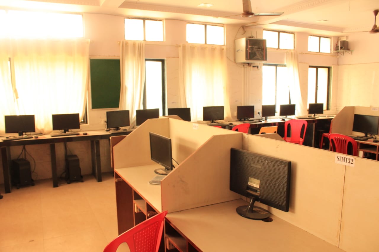 Computer Lab | Amenities | SEM Trust College